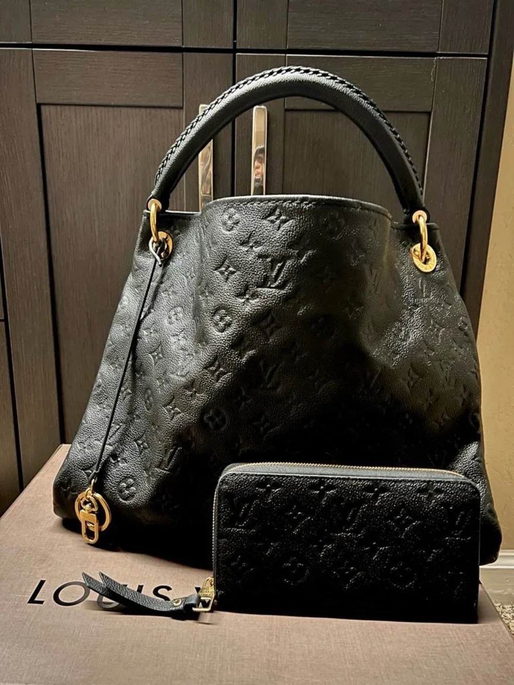 Louis Vuitton Artsy MM Hobo Bag AUTHENTIC